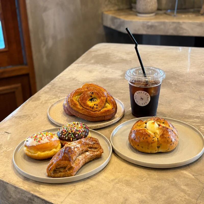 デニッシュ4種とアイスコーヒー
